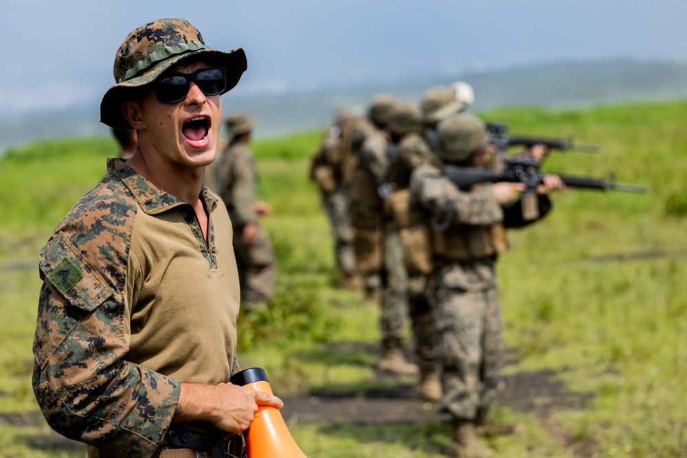 MWSS-171 Marines Conduct M16 and M4 Service Rifle Live-Fire Range