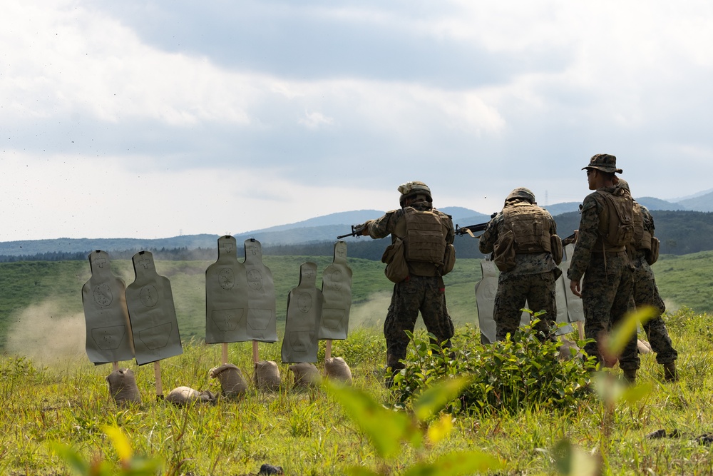 MWSS-171 Marines Conduct M16 and M4 Service Rifle Live-Fire Range