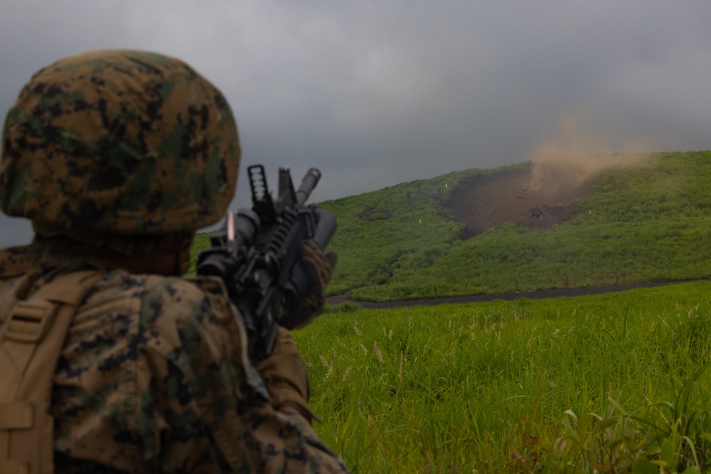 MWSS-171 Marines Conduct M203 and Mark 19 Grenade Launcher Live-Fire