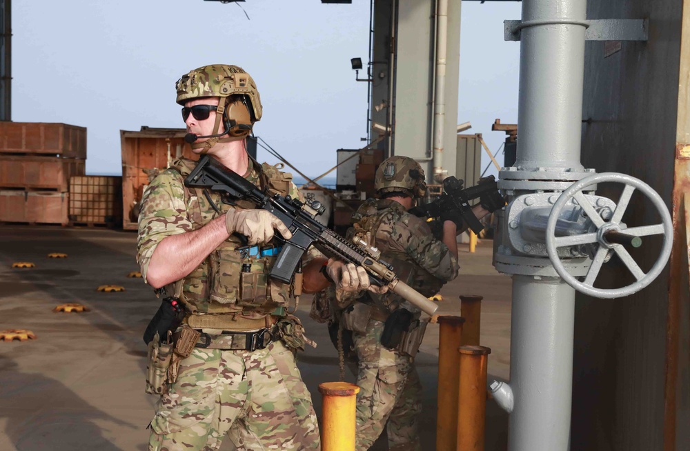 U.S. forces rehearse vessel boarding tactics with USS Lewis B. Puller