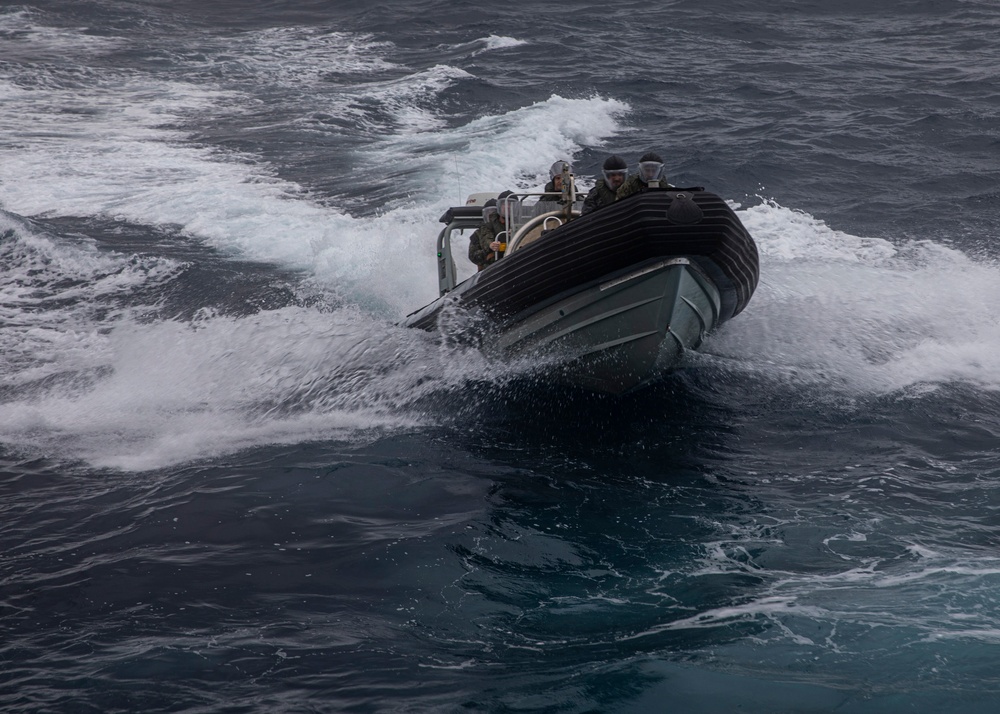 USS Rafael Peralta (DDG 115) conducts a personnel transfer with the Royal Australian Navy Hobart-class destroyer HMAS Brisbane (DDG 41)