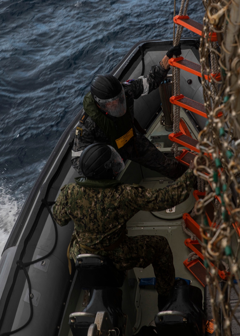 USS Rafael Peralta (DDG 115) conducts a personnel transfer with the Royal Australian Navy Hobart-class destroyer HMAS Brisbane (DDG 41)