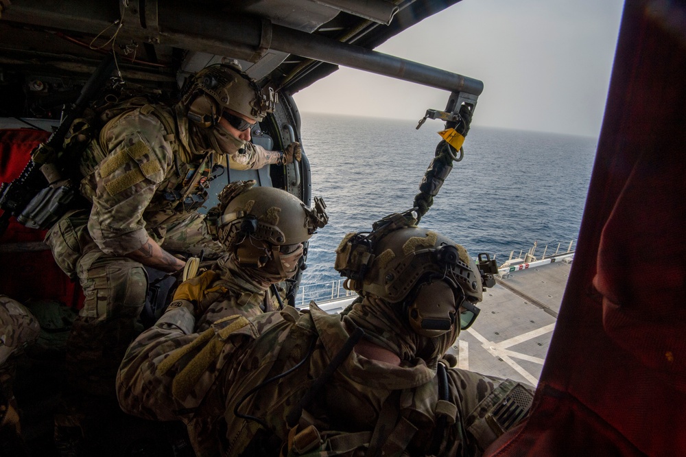 USS Lewis B. Puller, USS Paul Hamilton Sail in the Gulf of Oman