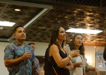 Marine leaders enjoy Awamori, Okinawan culture and spirit / 海兵隊のリーダー、泡盛－沖縄の文化、そして心－を楽しむ