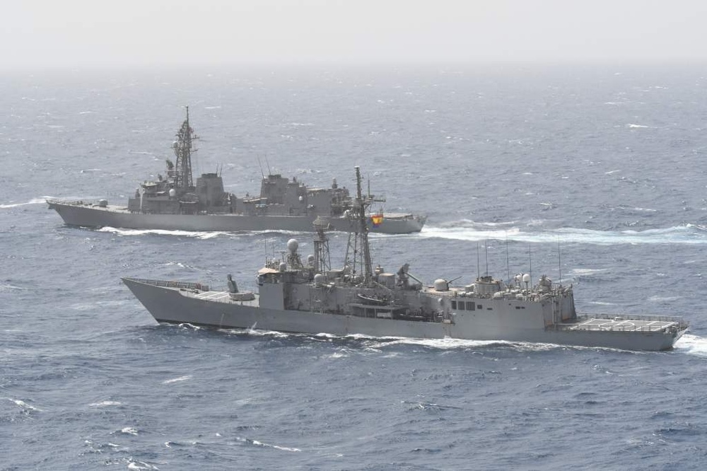القوات البحرية المشتركة تجري تدريبات بحرية مشتركة