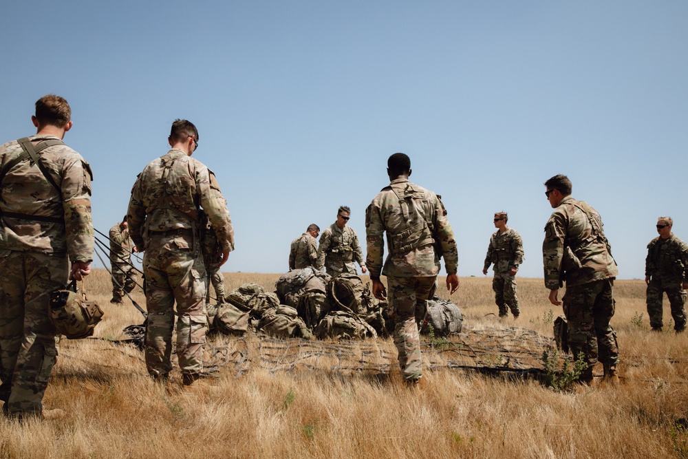 Soldiers participate in Pathfinder FTX