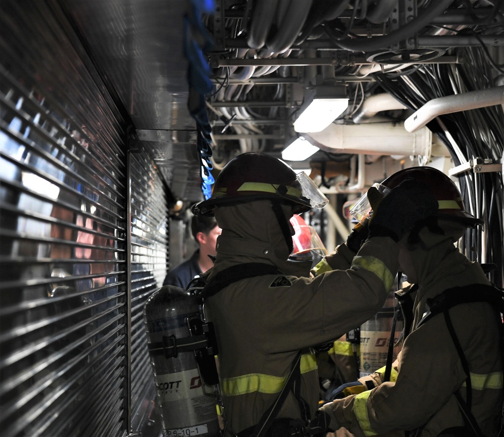 USS Mason (DDG 87) Conducts GQ Drill During CSG-4 COMPTUEX