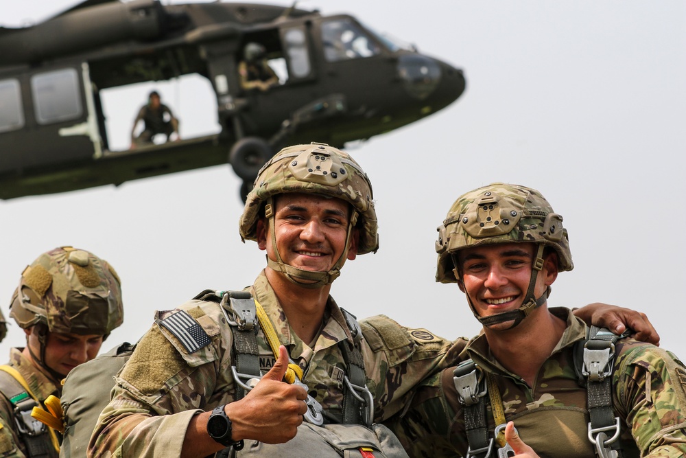 3BCT, 82nd ABN DIV Conduct UH-60 Jump