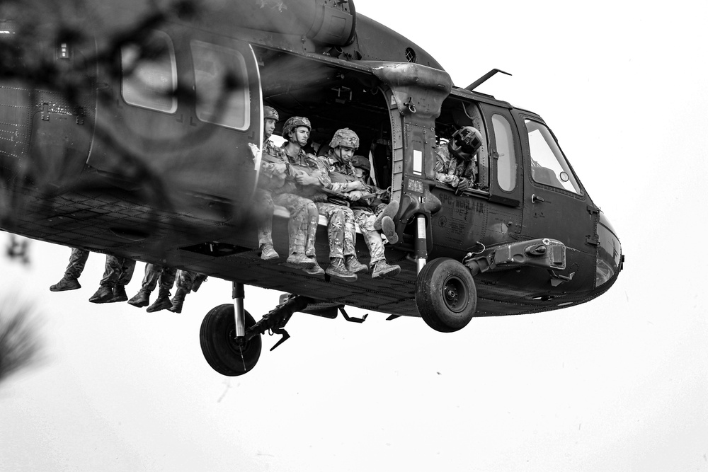 3BCT, 82nd ABN DIV Conduct UH-60 Jump