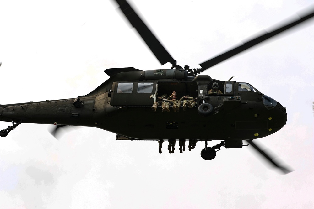 3BCT, 82nd ABN DIV Conduct UH-60 Jump