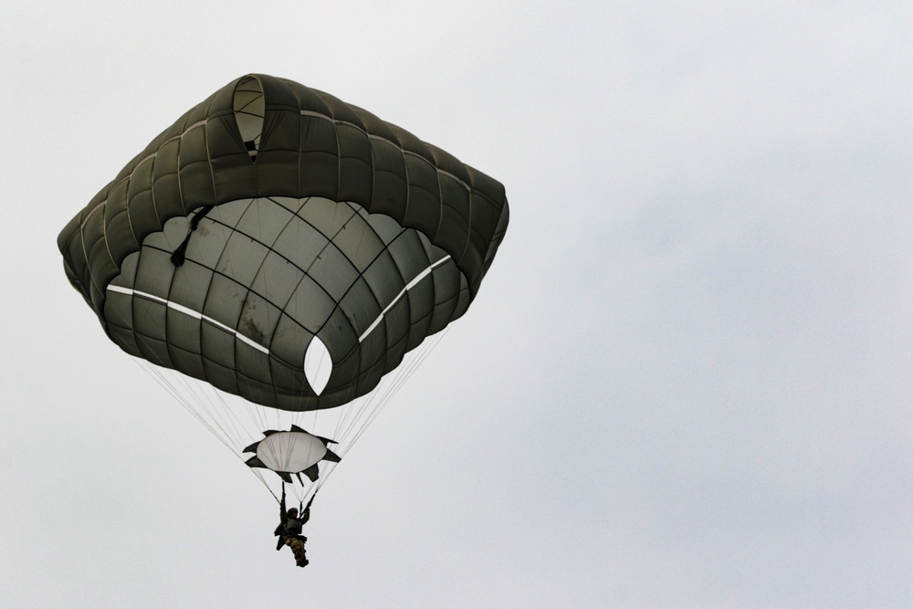 3BCT, 82nd ABN DIV Conduct UH-60 Jump