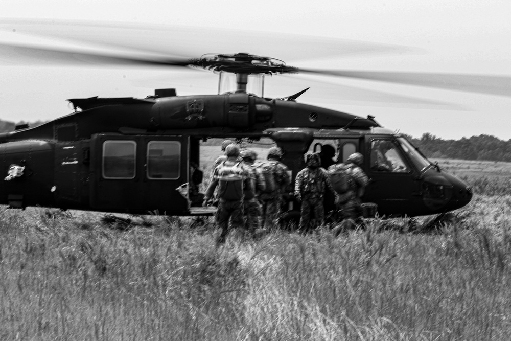 3BCT, 82nd ABN DIV Conduct UH-60 Jump