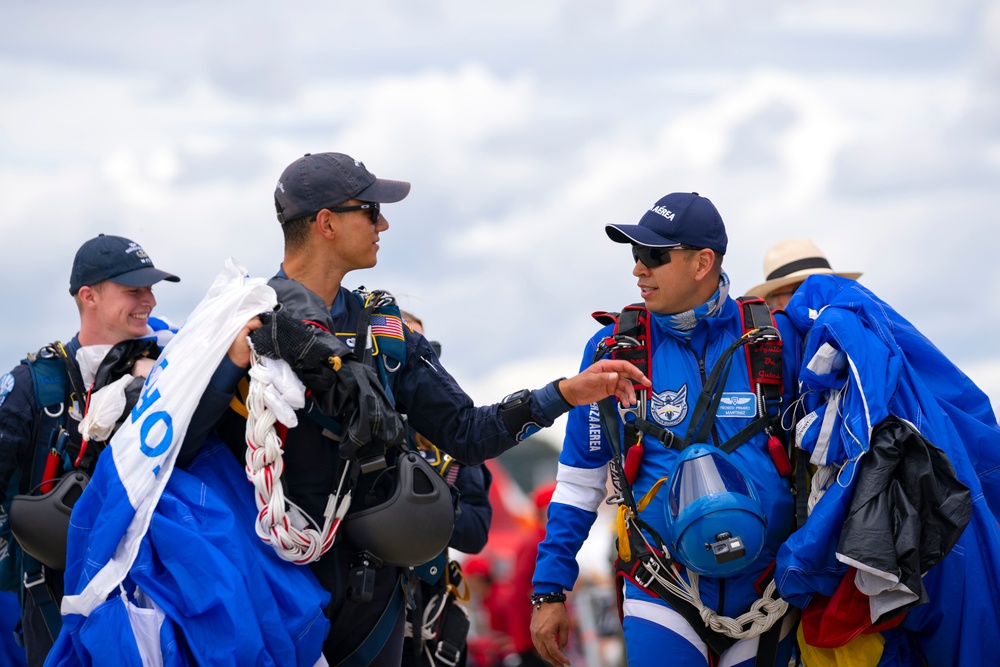 USAFA Wings of Blue participates in F-AIR Colombia 2023