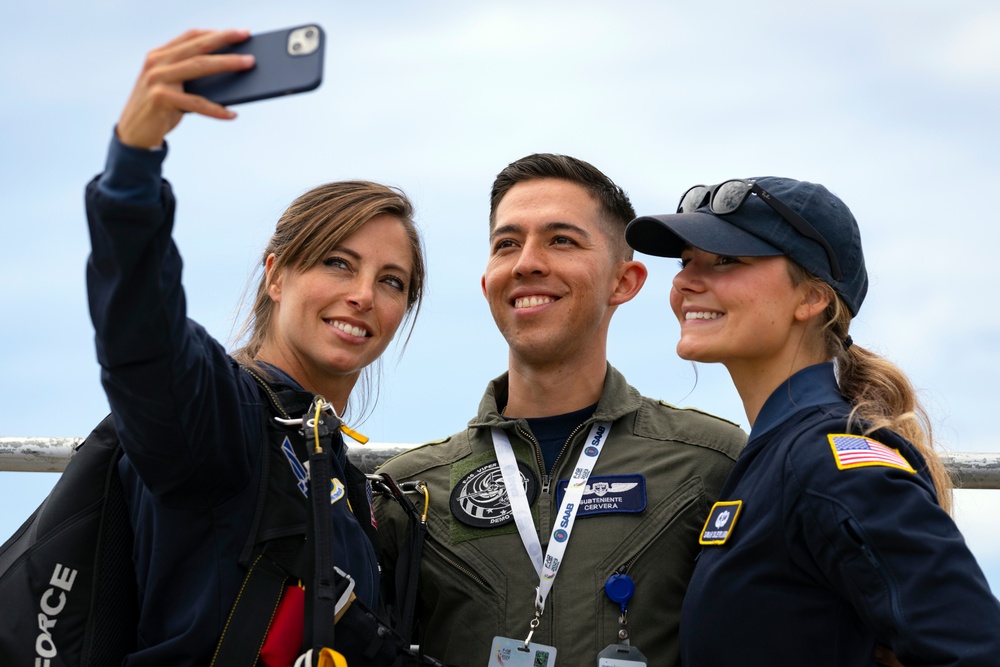 USAFA Wings of Blue participates in F-AIR Colombia 2023