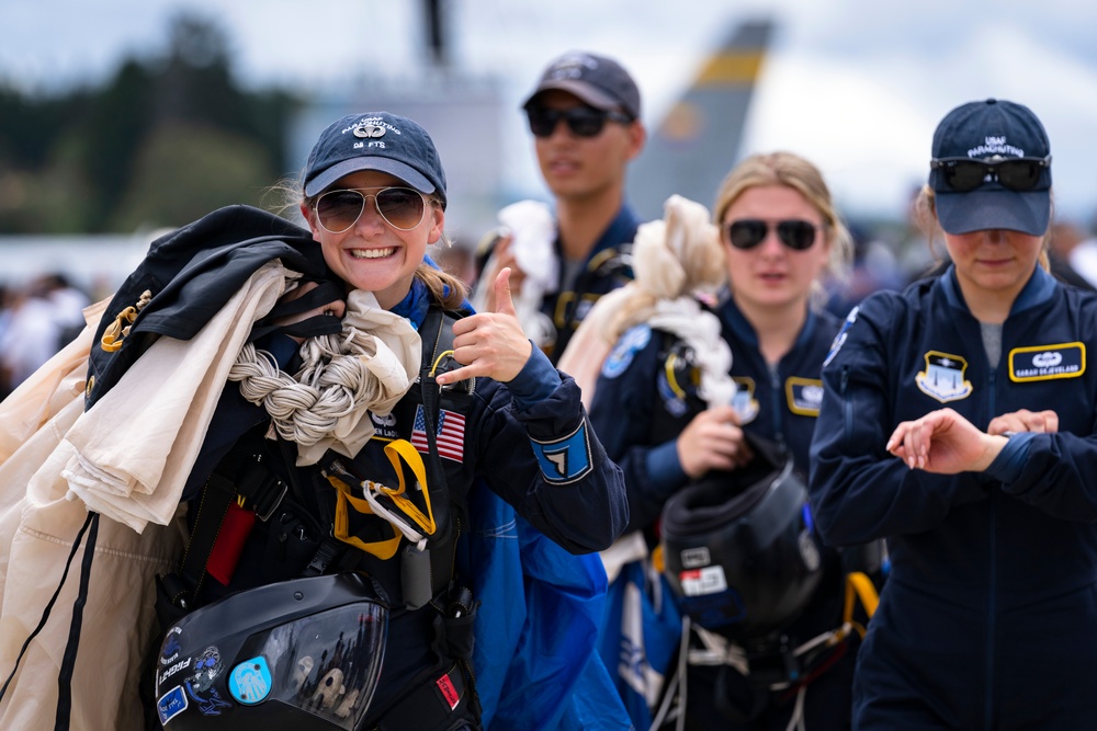 USAFA Wings of Blue participates in F-AIR Colombia 2023