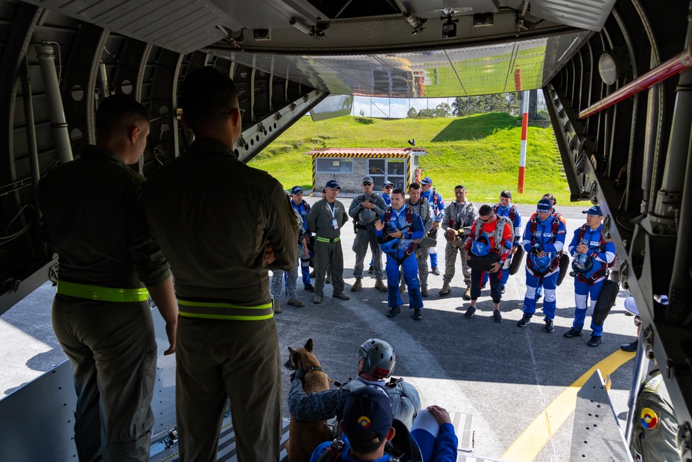 USAFA Wings of Blue participates in F-AIR Colombia 2023