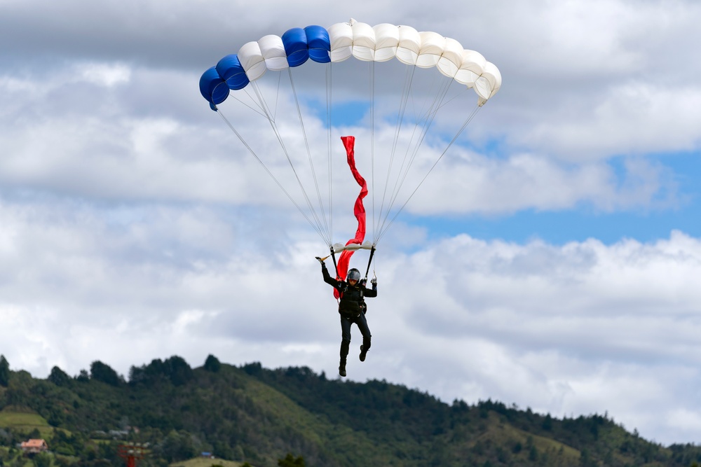 USAFA Wings of Blue participates in F-AIR Colombia 2023