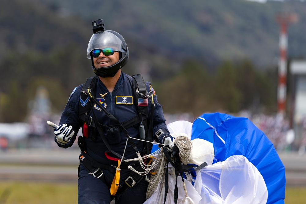 USAFA Wings of Blue participates in F-AIR Colombia 2023