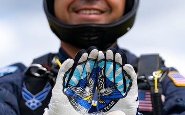 USAFA Wings of Blue participates in F-AIR Colombia 2023