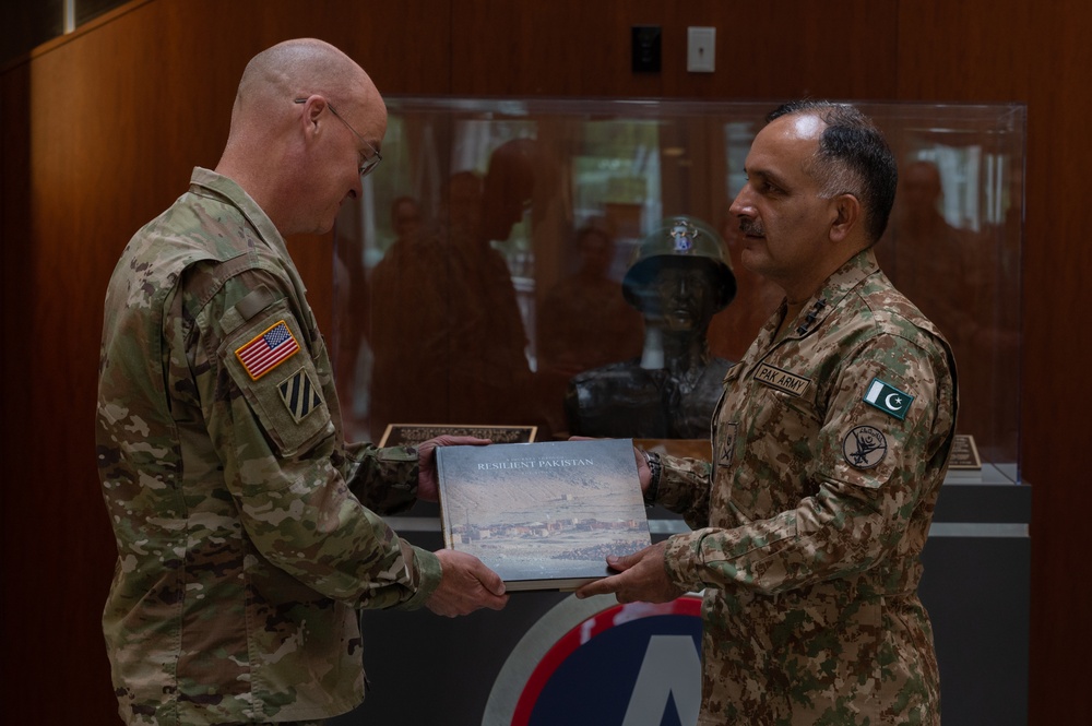 USARCENT Hosts Pakistan Delegation for NDMA