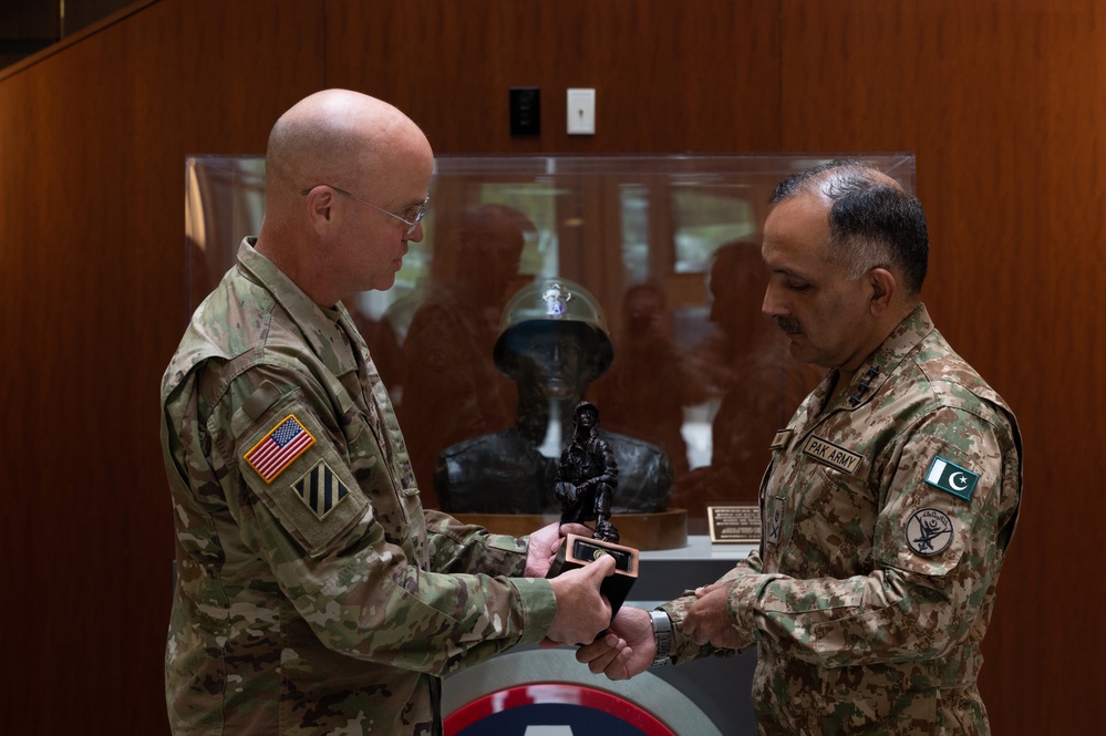 USARCENT Hosts Pakistan Delegation for NDMA