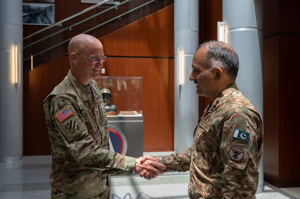 USARCENT Hosts Pakistan Delegation for NDMA