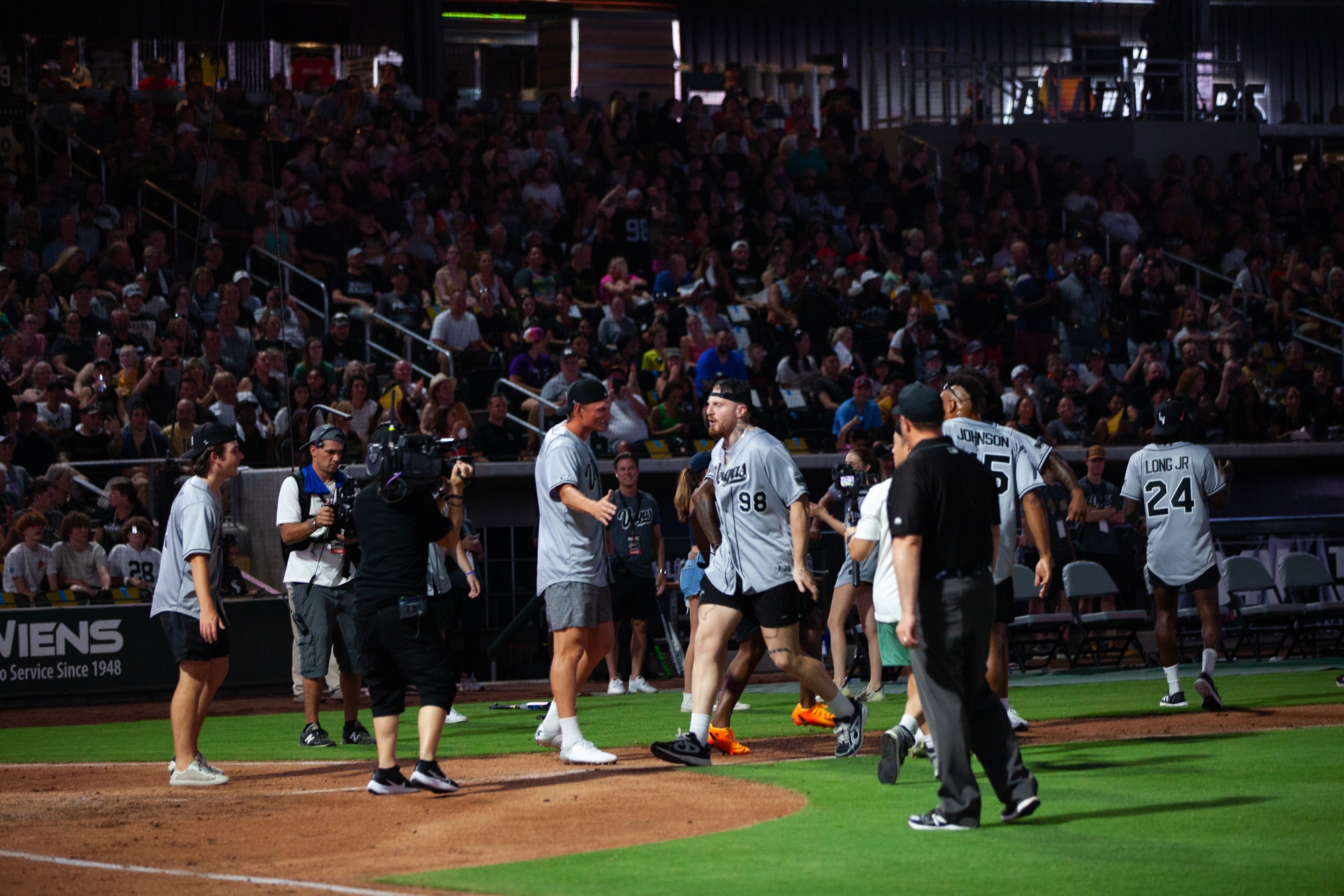 Battle for Vegas: Golden Knights vs Raiders charity softball game – Newsroom