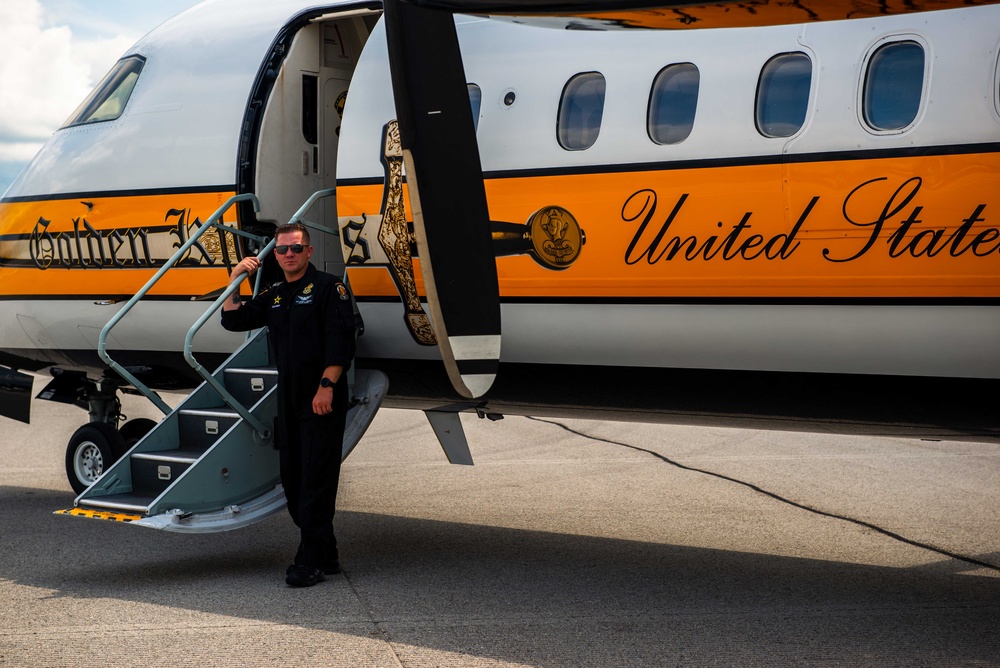 Army Golden Knights Parachute Jump