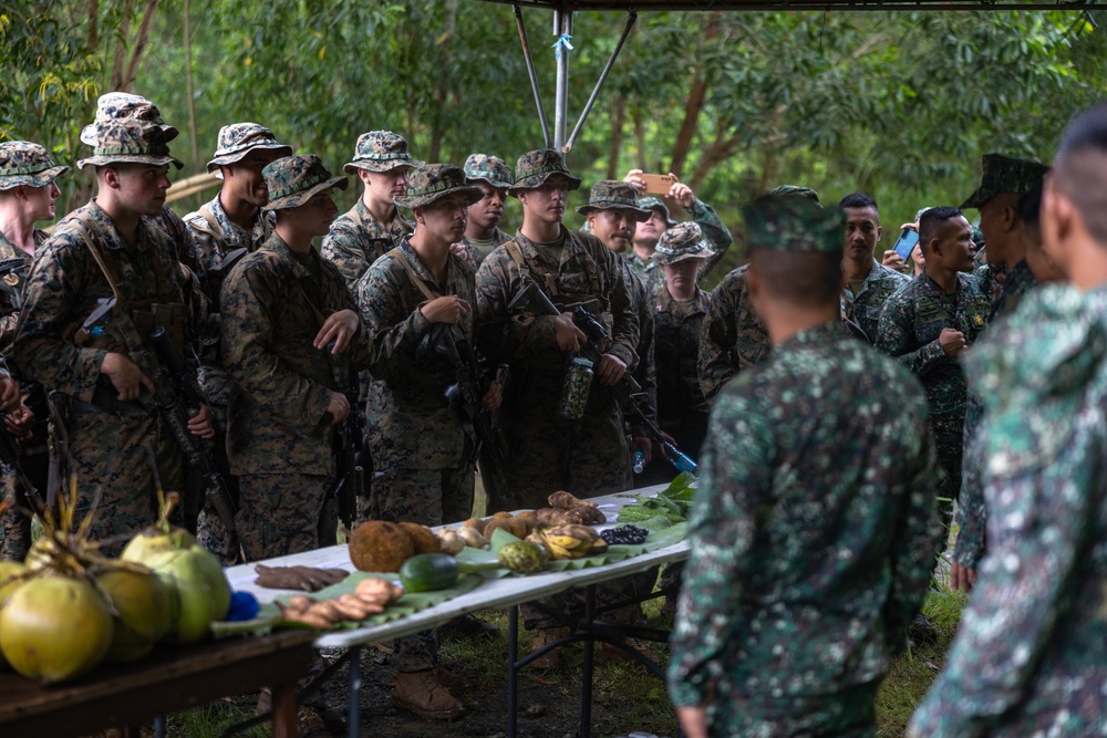 U.S. Marines learn jungle survival skills from Philippine Marines
