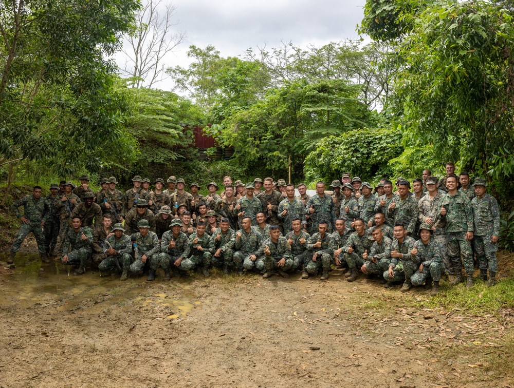 U.S. Marines learn jungle survival skills from Philippine Marines