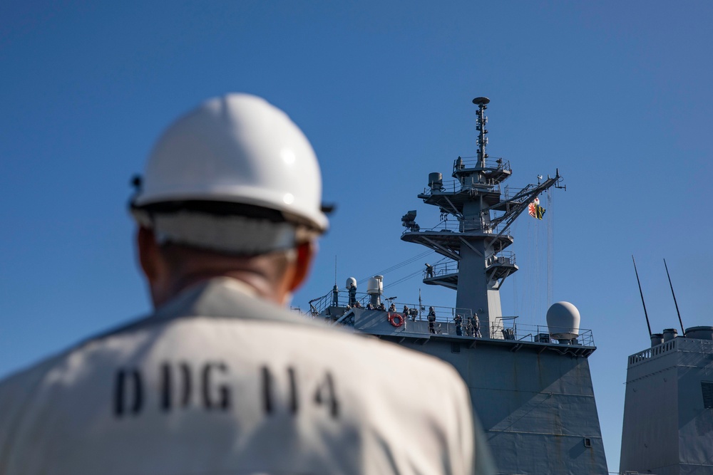 USS Ralph Johnson conducts a replenishment-at-sea with the Japan Maritime Self-Defense Force ship JS Mashu.