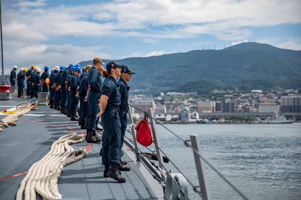 USS Ralph Johnson (DDG 114) pulls into Commander, Fleet Activities Sasebo.