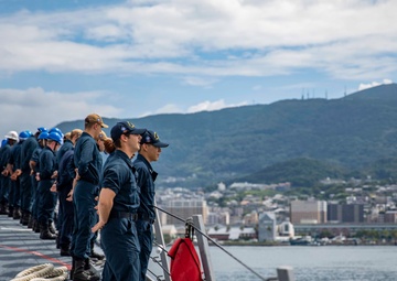 USS Ralph Johnson (DDG 114) pulls into Commander, Fleet Activities Sasebo.
