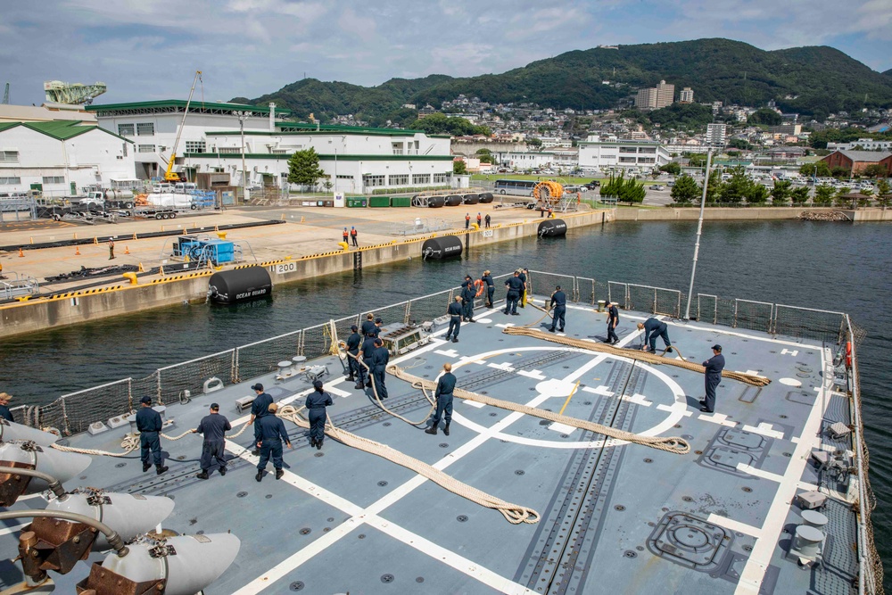 USS Ralph Johnson (DDG 114) pulls into Commander, Fleet Activities Sasebo.