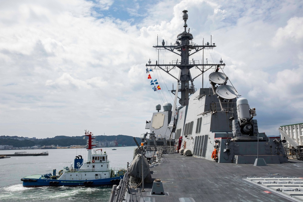 USS Ralph Johnson (DDG 114) pulls into Commander, Fleet Activities Sasebo.