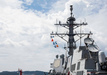 USS Ralph Johnson (DDG 114) pulls into Commander, Fleet Activities Sasebo.