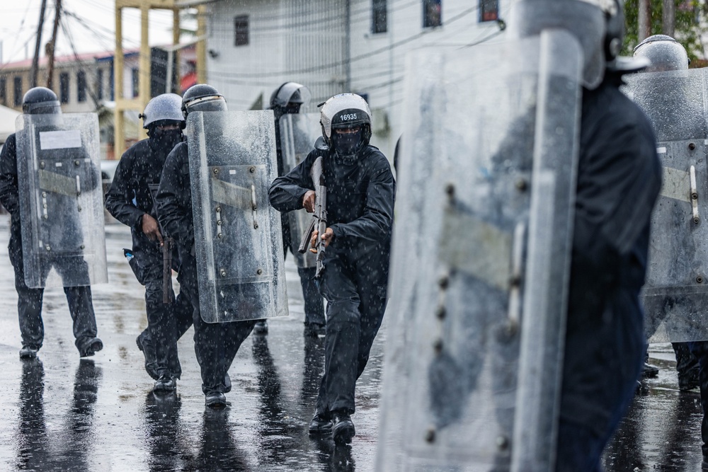 Guyana police train with Royal Bermuda Regiment on civil unrest at TRADEWINDS 23