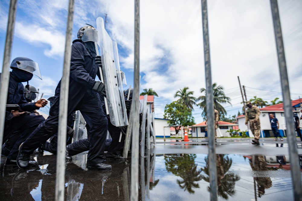 Guyana police train with Royal Bermuda Regiment on civil unrest at TRADEWINDS 23