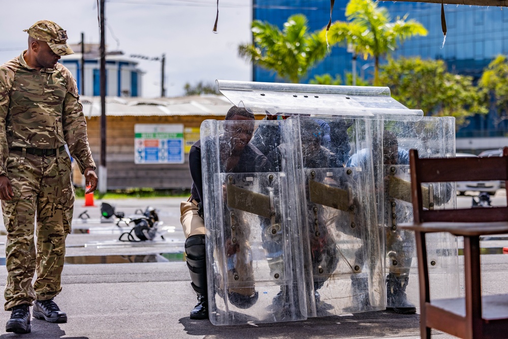 Guyana police train with Royal Bermuda Regiment on civil unrest at TRADEWINDS 23