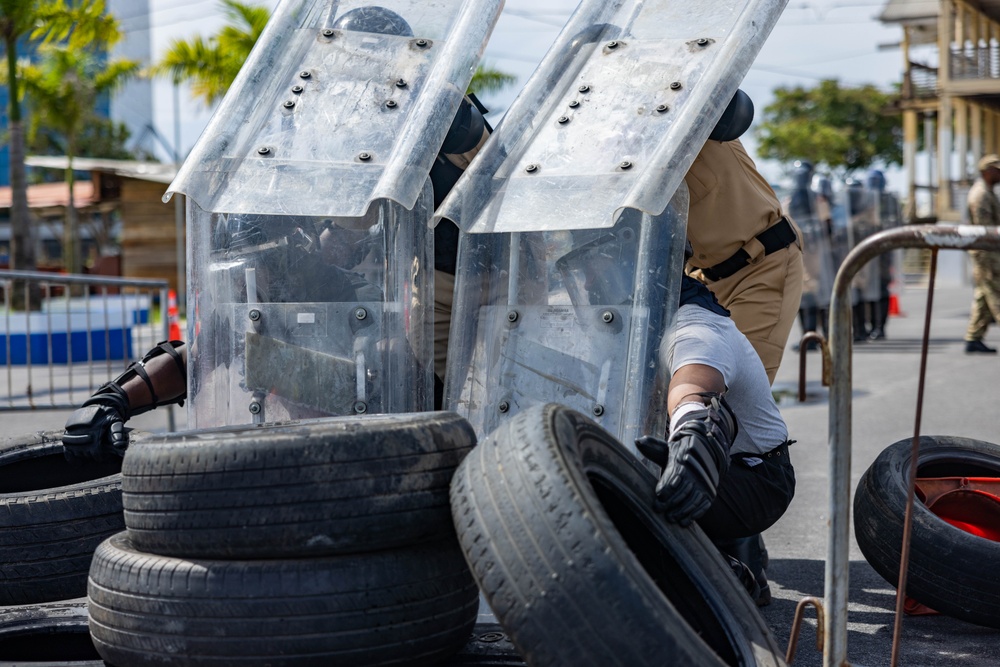 Guyana police train with Royal Bermuda Regiment on civil unrest at TRADEWINDS 23