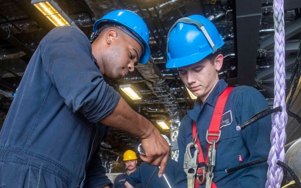 USS Manchester Conducts OMSI Preparation