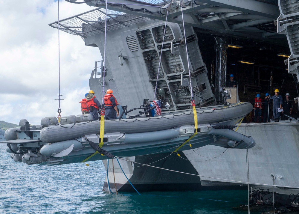 USS Manchester Conducts OMSI Preparation