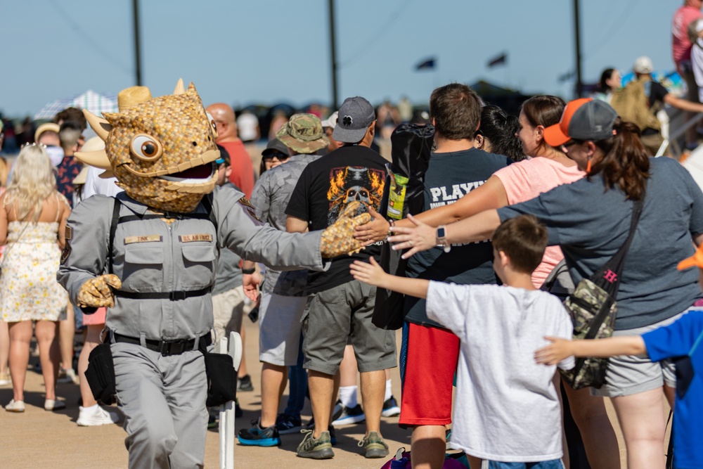 Thousands gather for return of 2023 Tinker Air Show