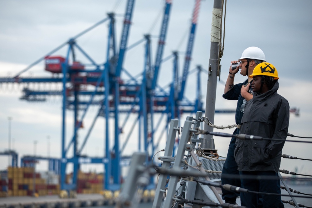 USS Roosevelt (DDG 80) Departs Klaipeda, Lithuania