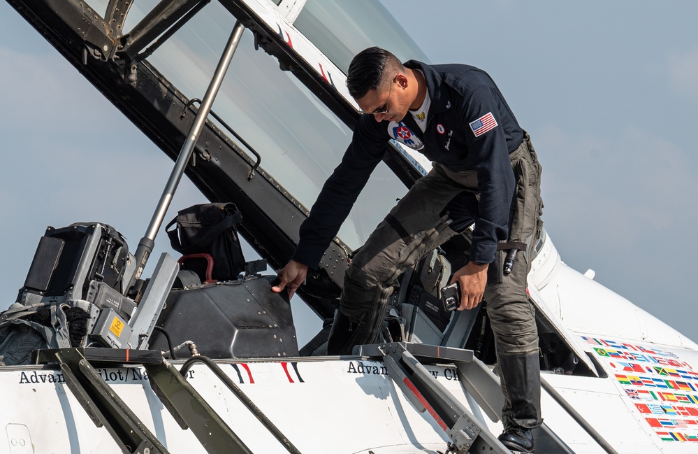 Thunderbirds Air Show Practice