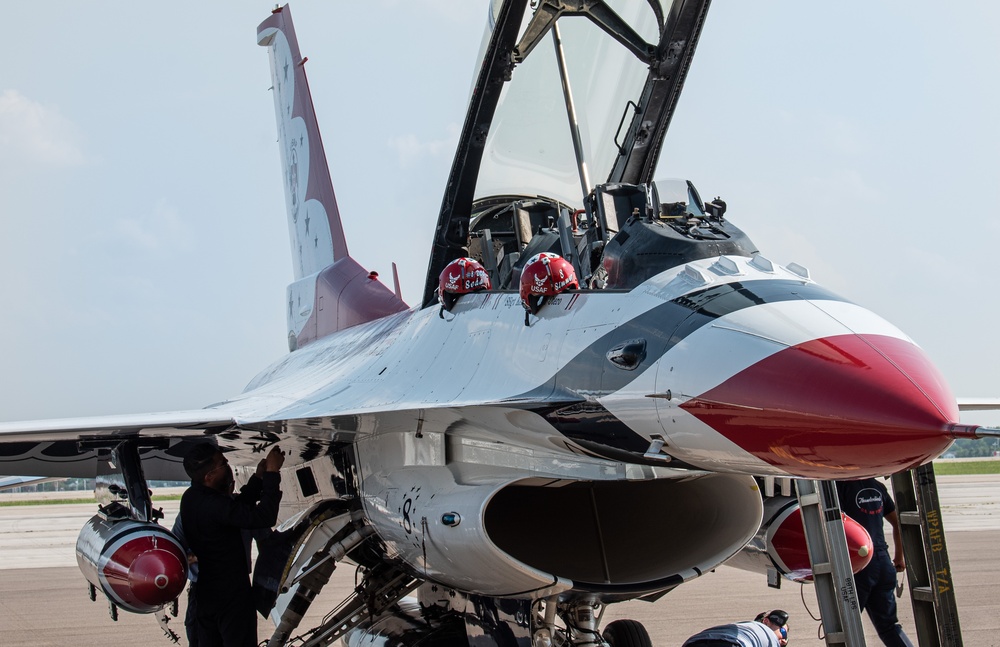 Thunderbirds Air Show Practice