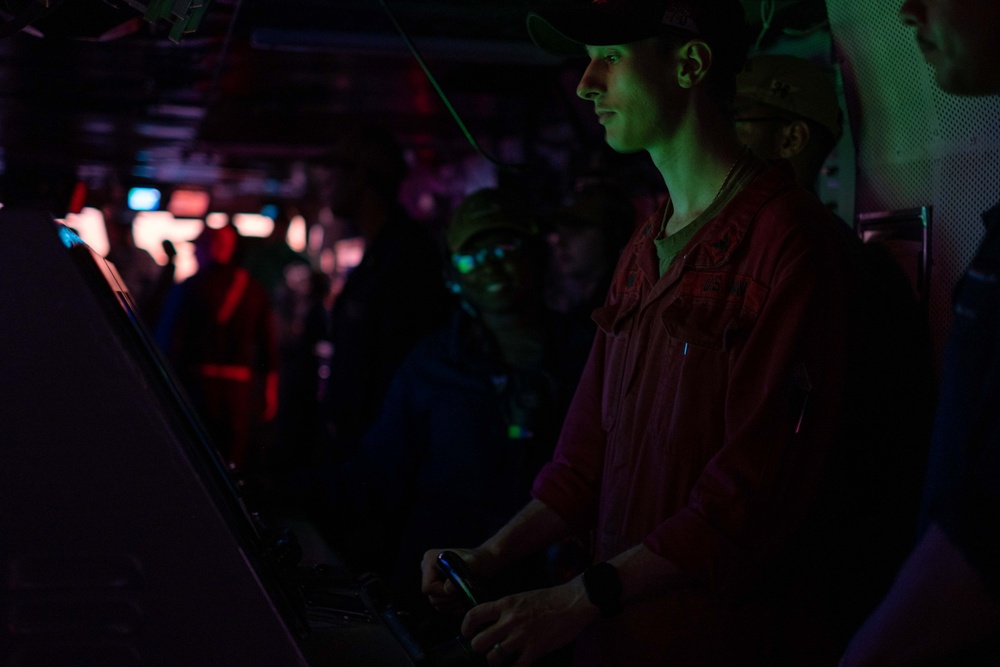 USS Ronald Reagan (CVN 76) conducts replenishment-at-sea with USNS Carl Brashear (T-AKE 7)