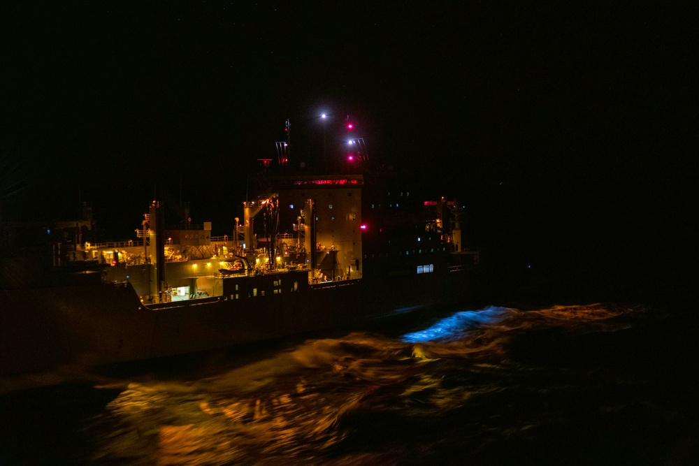 USS Ronald Reagan (CVN 76) conducts replenishment-at-sea with USNS Carl Brashear (T-AKE 7)