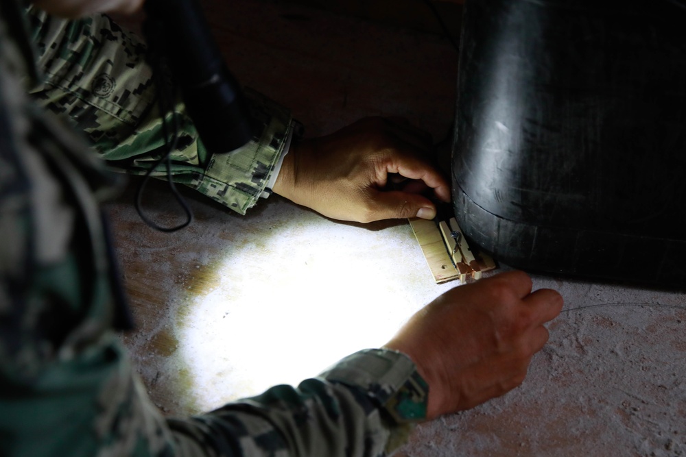 DVIDS Images Multinational explosive ordnance disposal training at Camp Stephenson [Image 4