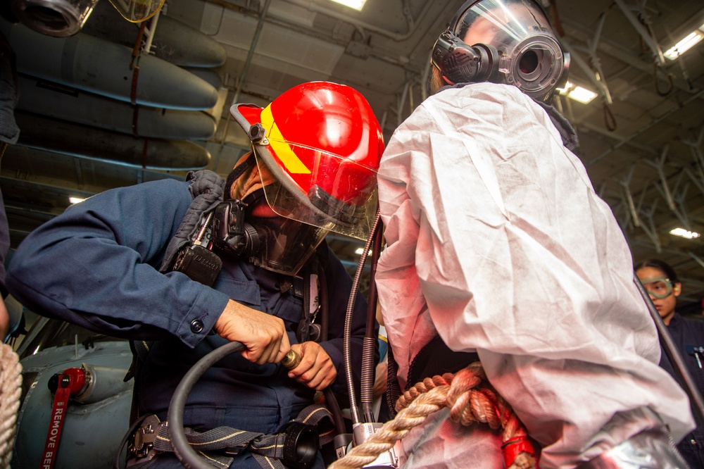 USS Ronald Reagan (CVN 76) Sailors conducts flying squad drills